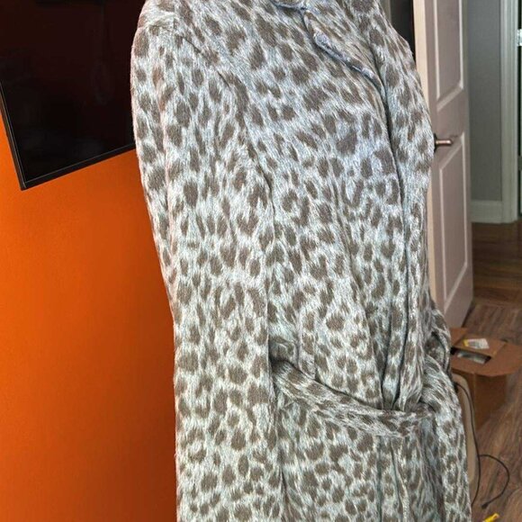 Old Navy Soft Brushed Gray Leopard Print Coat Size 2X - Picture 4 of 7